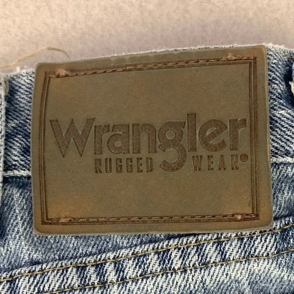 Thrashed Wrangler Jeans Mens 35x30 Blue Straight Leg‎ Distressed Denim Workwear